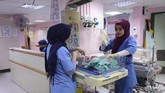 Di sisi lain, norma dan tradisi di Jalur Gaza menekan para perempuan untuk tidak melakukan pekerjaan seperti lelaki. (REUTERS/Samar Abo Elouf)
