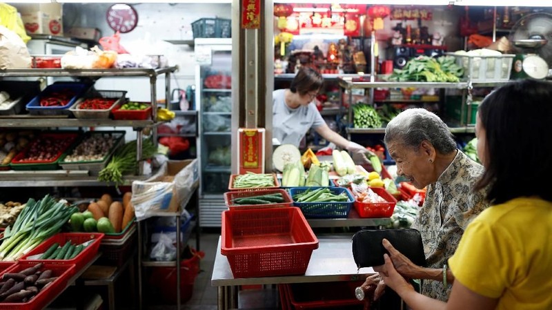 Wanita tua ini mampu menjual setidaknya 200 mangkuk pada hari tertentu.