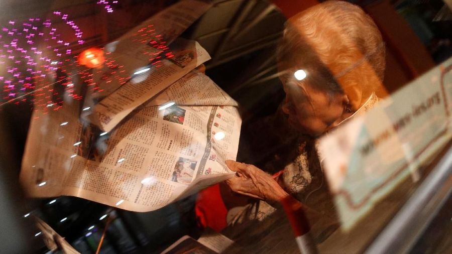 Wanita tua ini mampu menjual setidaknya 200 mangkuk pada hari tertentu.
