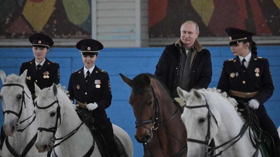 Putin bersikeras atletnya tetap harus mengikuti beragam ajang olahraga Internasional dengan membawa nama Rusia.