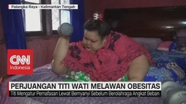 Melawan Obesitas, Titi Wati Bernyanyi Dan Diberi Barbel