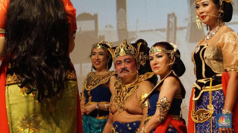 Karakter dalam ketoprak tersebut diperankan langsung oleh berbagai profesional dalam bidang keuangan dan perbankan.
