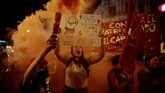Ribuan pria dan perempuan turun ke jalan-jalan di berbagai pelosok dunia untuk merayakan Hari Perempuan Internasional pada Jumat (8/3). (Reuters/Juan Carlos Ulate)