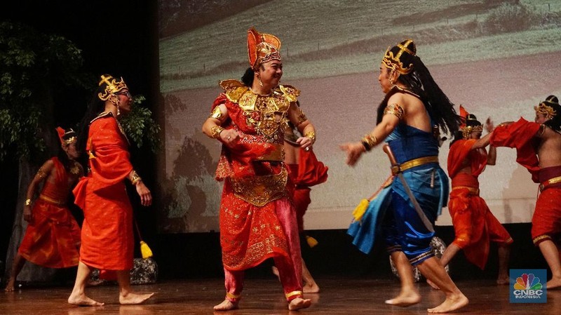 Karakter dalam ketoprak tersebut diperankan langsung oleh berbagai profesional dalam bidang keuangan dan perbankan.