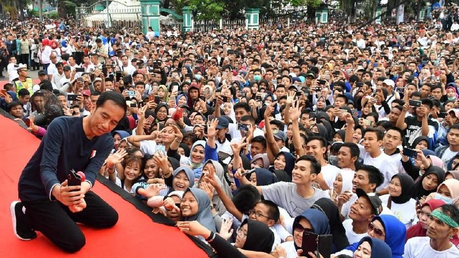 Jokowi pamerkan mengalamannya mulai dari walikota Solo, kemudian jadi Gubernur DKI Jakarta dan jadi Presiden RI.