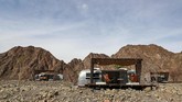 Di tengah lesunya harga minyak dunia, Dubai mempromosikan wisatanya, dan kali ini dengan memadukan wisata alam kamping dengan kemewahan hotel berbintang. (AFP/Karim Sahib)