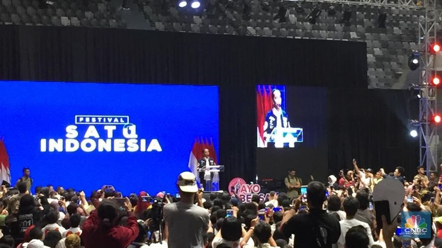 Presiden Joko Widodo (Jokowi) membuka gelaran Festival Satu Indonesia Inspirasi Talks di Istora Senayan.