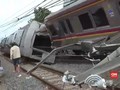VIDEO: KRL Anjlok, Penumpang dan Bodi Kereta Dievakuasi