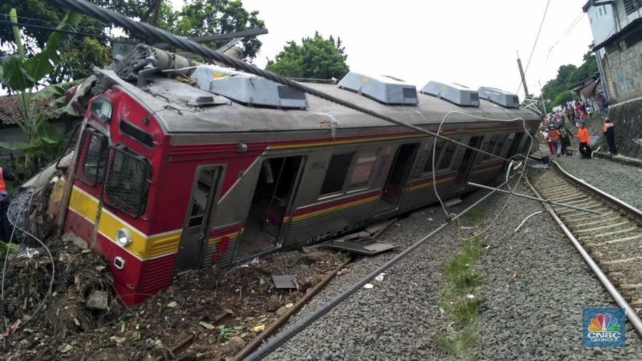 Daftar korban kecelakaan KRL anjlok.