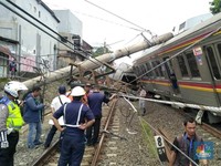KAI dan KCI Didesak Segera Tangani Korban KRL Anjlok