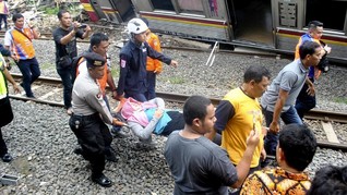 Kemhub Pakai Crane dari Cirebon Evakuasi KRL Jakarta-Bogor