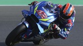 Alex Rins dari tim Suzuki Ecstar menjadi salah satu yang diperhitungkan di MotoGP 2019. Di kualifikasi MotoGP Qatar, Rins akan start dari posisi ke-10. (Photo by KARIM JAAFAR / AFP)