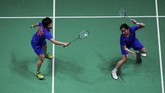 Ganda putri China Chen Qingchen Chen/Jia Yifan membuat kejutan dengan menumbangkan unggulan pertama asal Jepang Sayaka Hirota/Yuki Fukushima 21-18 23-21. (Action Images via Reuters/Andrew Boyers)