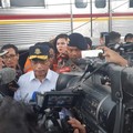 KRL Anjlok, Menhub Desak Evakuasi Gerbong Selesai Malam Ini