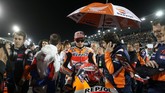 Juara dunia MotoGP 2018, Marc Marquez mengawali MotoGP Qatar 2019 dengan menempati posisi start urutan ketiga di belakang Maverick Vinales dan Andrea Dovizioso. (REUTERS/Ibraheem Al Omari)