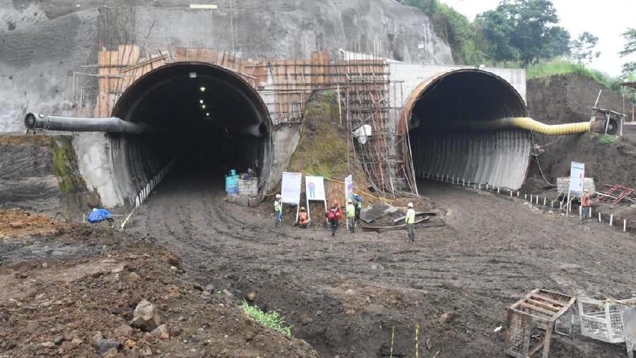 Terowongan-terowongan tol akan dibangun sepanjang di Pegunungan Bukit Barisan.