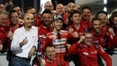 Andrea Dovizioso merayakan keberhasilan memenangi seri pembuka MotoGP 2019 bersama tim Ducati. (REUTERS/Ibraheem Al Omari)
