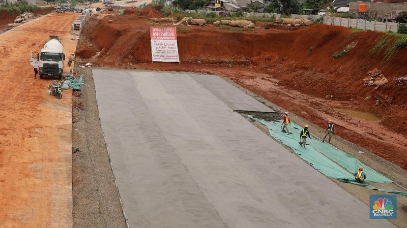 Pembangunan jalan tol Serpong-Cinere sepanjang 10,14 kilometer yang sempat mangkrak kini pengerjaannnya dikebut.