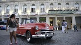 Halaman depan Gran Manzana Hotel di Havana, Kuba. Kuba sedang berkembang menjadi destinasi wisata mewah. Keberadaan hotel mewah merupakan satu dari sekian banyak fasilitas dan layanan wisata mewah demi memanjakan turis berduit yang datang.