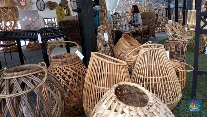 Suasana pameran Indonesia Internationa Furniture Expo 2019 (IFEX) Suasana pameran Indonesia Internationa Furniture Expo 2019 (IFEX) (CNBC Indonesia/Yanurisa Ananta)