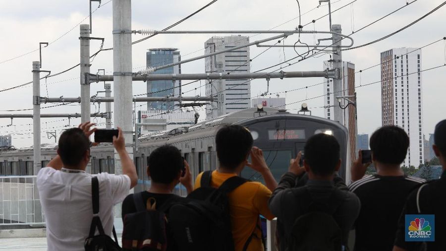 Sebanyak 490 ribu kartu single trip ticket (sekali jalan) telah disiapkan dengan harga Rp 15.000 per kartu dan belum termasuk saldo.