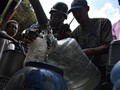 FOTO: Berebut Air di Venezuela