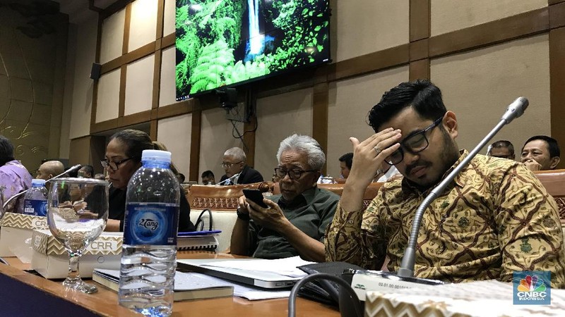Ratusan pengusaha tambang memadati ruang rapat Komisi VII DPR RI sebagai peserta rapat dengar pendapat (RDP) dengan komisi tersebut.