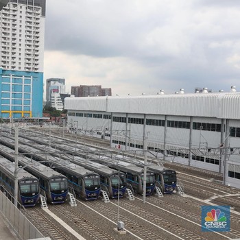 Wajah Semringah Mereka yang Menikmati MRT Jakarta