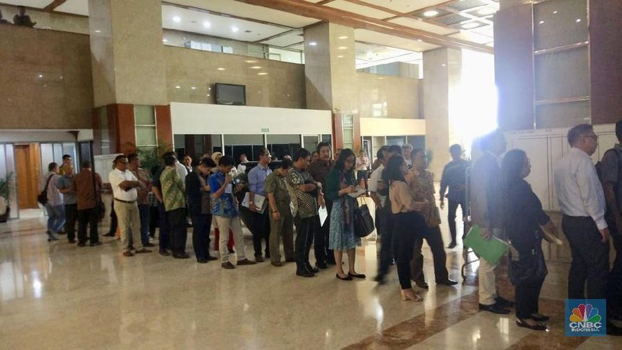 Ratusan pengusaha tambang seruduk gedung DPR gara-gara ocehan satu anggota dewan, ada apa?