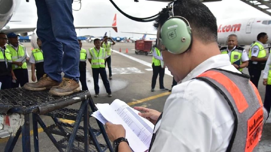 Inspeksi dilakukan untuk memastikan pesawat jenis Boeing 737 MAX 8 yang beroperasi di Indonesia dalam keadaan laik terbang.