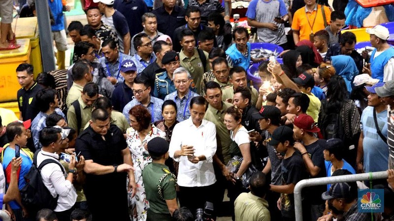 Pasar Ikan Modern Muara baru merupakan terobosan baru one stop shopping yang menawarkan pasar bersih, nyaman, tidak becek, dan tidak bau.