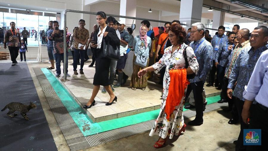 Pasar Ikan Muara baru merupakan terobosan baru one stop shopping yang menawarkan pasar bersih, nyaman, tidak becek, dan tidak bau.