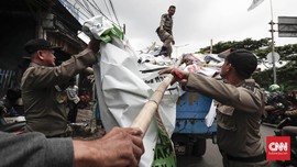 Bawaslu Copot 15 Ribu Alat Peraga Kampanye di Jakarta