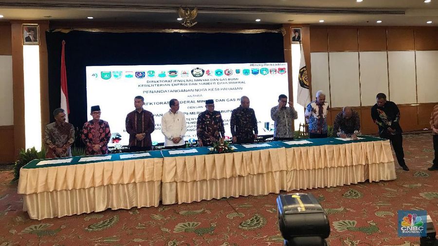 Pemerintah meneken nota kesepahaman dengan 18 kota/kabupaten tentang Penyediaan dan Pendistribusian Gas Bumi Melalui Jaringan Gas Bumi (jargas) Rumah Tangga.