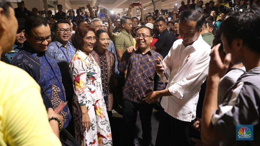 Pasar Ikan Modern Muara baru merupakan terobosan baru one stop shopping yang menawarkan pasar bersih, nyaman, tidak becek, dan tidak bau.