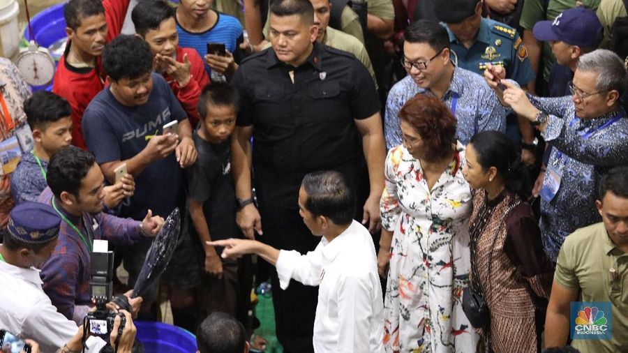 Pasar Ikan Modern Muara baru merupakan terobosan baru one stop shopping yang menawarkan pasar bersih, nyaman, tidak becek, dan tidak bau.