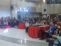 Bayar Pajak Segunung, Orang Terkaya Ini Raih Penghargaan DJP
