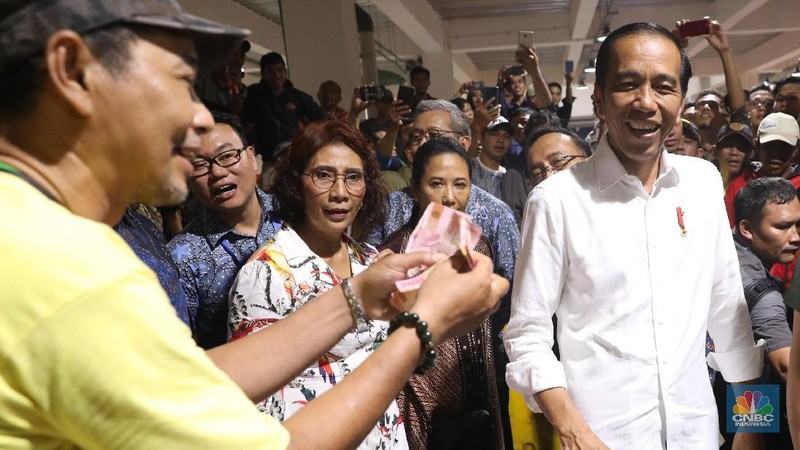Pasar Ikan Modern Muara baru merupakan terobosan baru one stop shopping yang menawarkan pasar bersih, nyaman, tidak becek, dan tidak bau.
