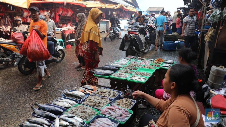 suasana pasar tradisional ikan