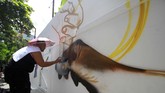 Pemilu 2019 yang akan digelar pada 17 April nanti terus disosialisasikan. Salah satu caranya dengan menggunakan mural atau lukisan dinding. (ANTARA FOTO/Bayu Pratama S)