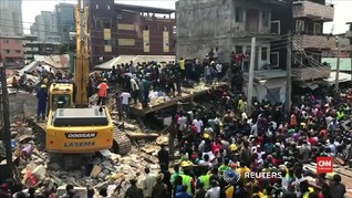 VIDEO: Ratusan Anak Tertimpa Reruntuhan Bangunan di Nigeria