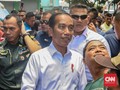 Blusukan ke Pasar Pangkalpinang, Jokowi Cek Harga dan Selfie