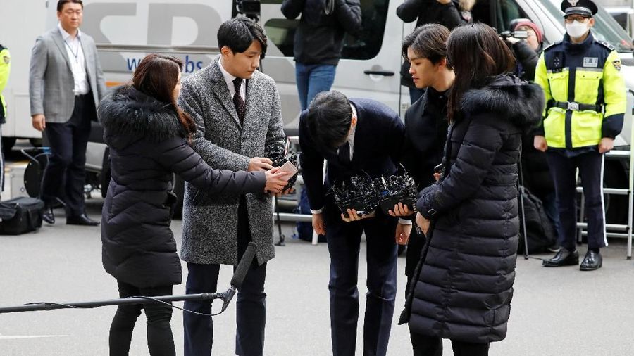 Penggemar ramaikan tagar #apologizetoseungri, yakin Seungri tak bersalah?
