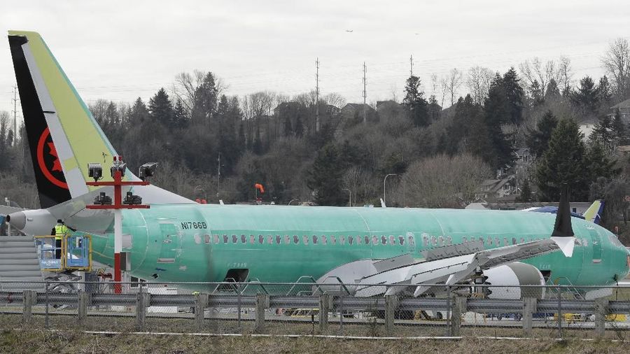 Langkah penghentian produksi pesawat Boeing 737 Max bisa berakibat lebih parah dari sekadar memengaruhi laba kuartalan perusahaan.