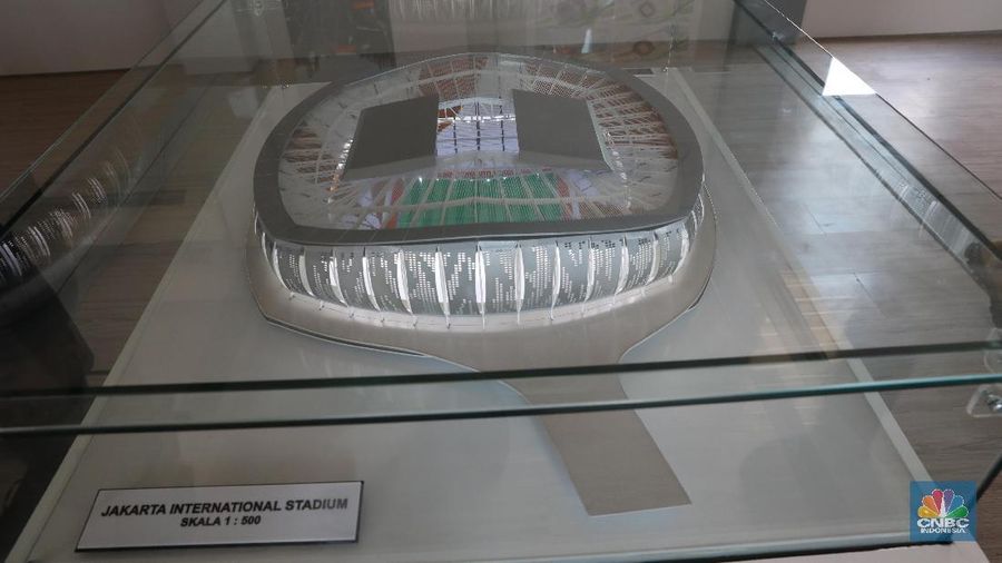 Stadion yang awalnya akan dibangun bernama stadion BMW (Bersih Manusiawi Wibawa) menjadi Jakarta Internasional Stadium.