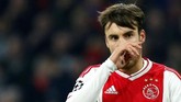 Penampilan apik Nicolas Tagliafico bersama Ajax Amsterdam musim ini membuat Arsenal terpincut. The Gunners harus bekerja keras untuk meyakinkan Tagliafico, pasalnya Atletico Madrid dikabarkan juga berminat. (REUTERS/Eva Plevier)