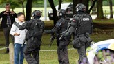 Sejauh ini, kepolisian Selandia Baru telah menangkap empat tersangka, salah satunya merupakan warga Australia. Ardern menuturkan keempat tersangka itu tak masuk dalam daftar hitam aparat keamanan. (Reuters/SNPA/Martin Hunter)