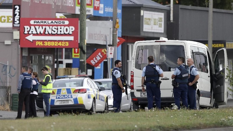 Serangan penembakan di Masjid Al Noor, Christchurch, Selandia Baru, di mobil tersangka juga terdapat alat peledak rakitan.