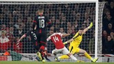Setelah kalah 1-3 pada leg pertama, Arsenal mencetak gol cepat pada leg kedua. Pierre-Emerick Aubameyang menyelesaikan umpan Aaron Ramsey. (REUTERS/David Klein)