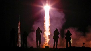 FOTO: Detik-detik Peluncuran Soyuz MS-10 ke ISS